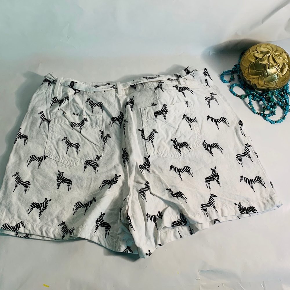 The Loft Linen Shorts - Picture 4 of 7